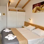 Cavos House 公寓 *