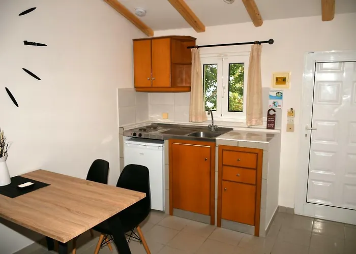 Cavos House Apartmán *